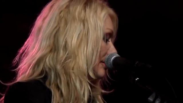 Nancy Wilson of Heart with Roadcase Royale - "Insaniac" смотреть онлайн