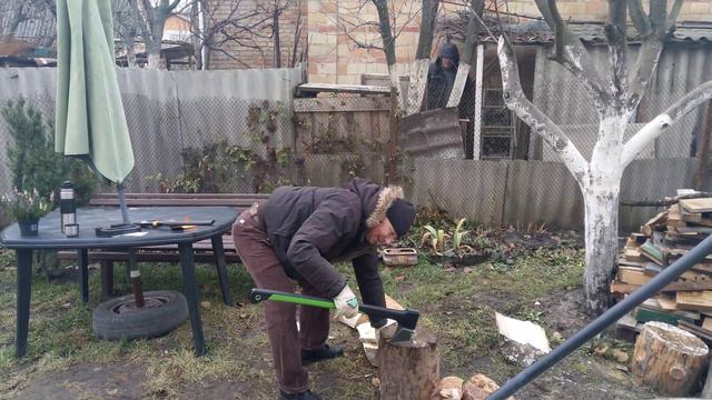 Купили колун в Леруа, испытываем