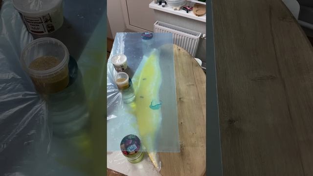 ЖУРНАЛЬНЫЙ СТОЛИК с эпоксидной смолой «Желтый океан» #resinart #epoxyresin #diy #своимируками #surf смотреть онлайн