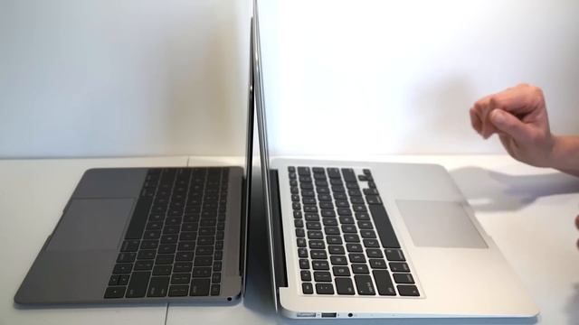 Apple 12" MacBook vs. 13" MacBook Air Comparison Smackdown смотреть онлайн