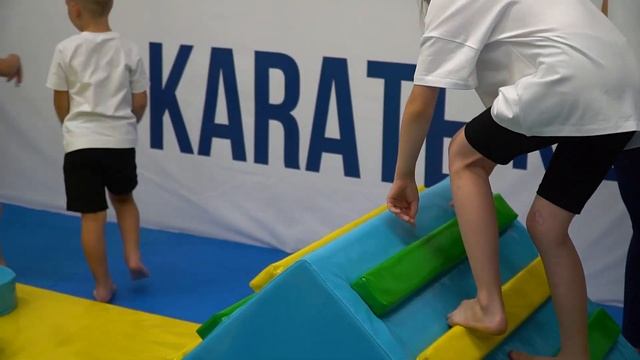 Экскурсия по залу спортивного клуба ATLETIUM смотреть онлайн