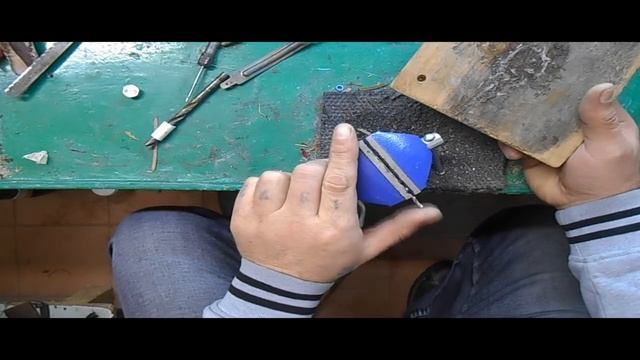 Основная часть цангового зажима. Сверление центра болта. смотреть онлайн