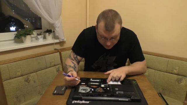 Как заменить HDD в ноутбуке смотреть онлайн