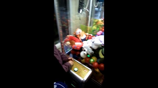 Как достать мягкую игрушку из игрового автомата My Little Pony смотреть онлайн