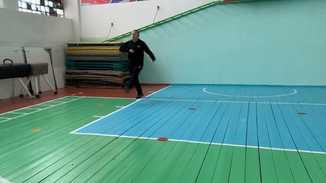 Раздел гимнастики. Повороты в движении налево. смотреть онлайн