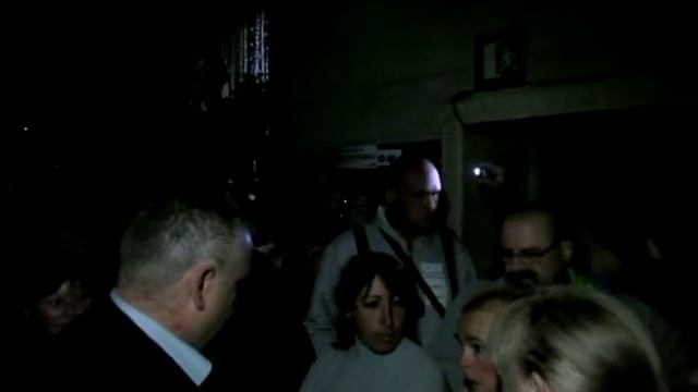 "Хотите курить? А я хочу кушать горячего", - Лялюку в общежитии, отключенном от света смотреть онлайн