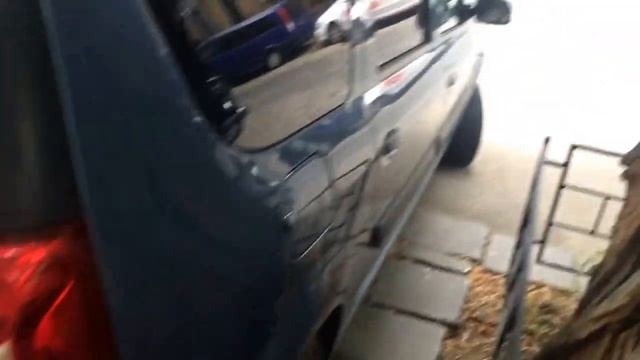 Я паркуюсь как ... Одесситы около двора порезали колеса машине . смотреть онлайн