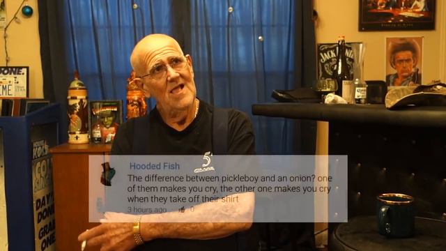 ЗЛОЙ ДЕД ОТВЕЧАЕТ НА КОММЕНТАРИИ ХЕЙТЕРОВ смотреть онлайн