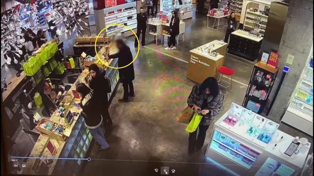 Накануне 8 Марта житель Энгельса крал парфюм в Саратове смотреть онлайн