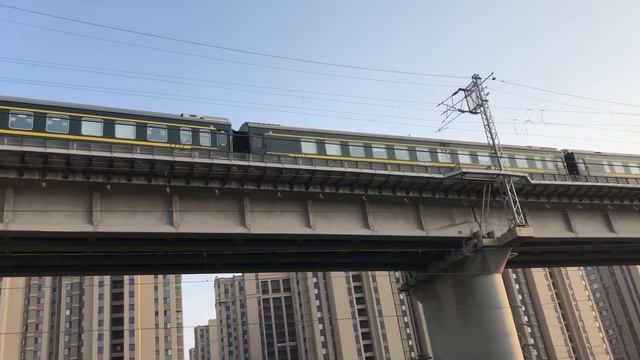 HXD3+25G train in Qingdao смотреть онлайн