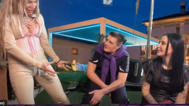 РОЗОВАЯ КОМНАТА Толи Соломы смотреть онлайн