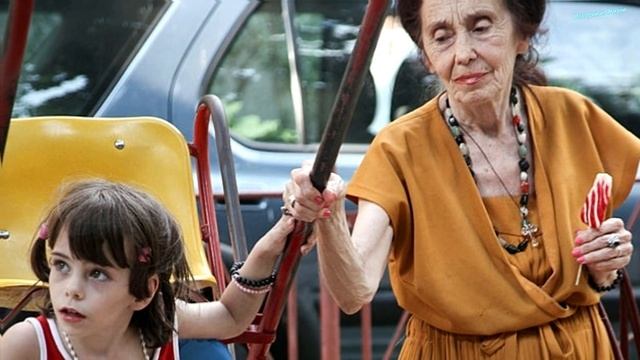 Женщина родила свою первую дочку в возрасте 66 лет! Посмотрите что стало с её ребёнком... смотреть онлайн