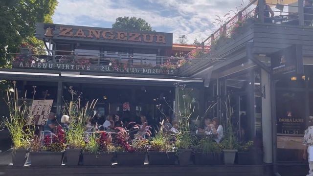 ЛАТВИЯ | ЮРМАЛА | ПРОГУЛКА ПО ЙОМАС. МАЙОРИ И ДЗИНТАРИ. ЖИЛОЙ КОМПЛЕКС В ЮРМАЛЕ. МОРЕ, ВОДА ЛЕДЯНАЯ смотреть онлайн