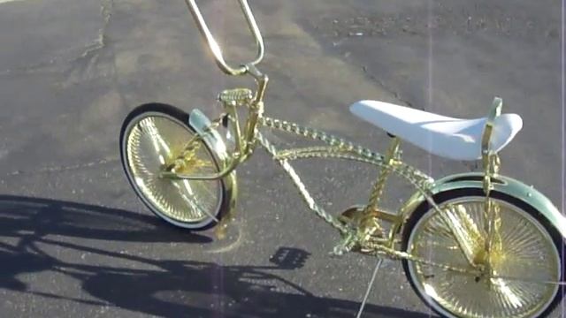 Gold Twist Frame Lowrider Bike смотреть онлайн