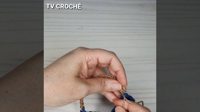 Bolsa MINIATURA feita com 3 quadrados de crochê смотреть онлайн