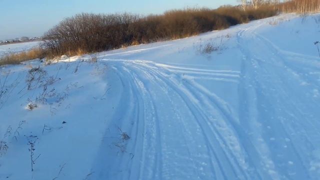 Прогулка по хрустящему снегу. смотреть онлайн