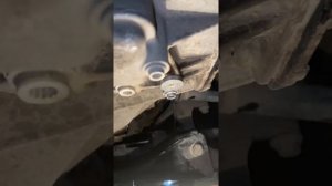 Замена масла в МКПП-5 MQ200 шкода октавия А7 1-часть