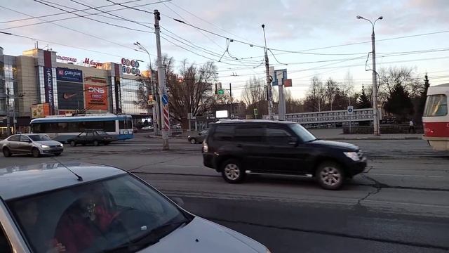 оживлённое движение троллейбусов и автобусов в Самаре. смотреть онлайн
