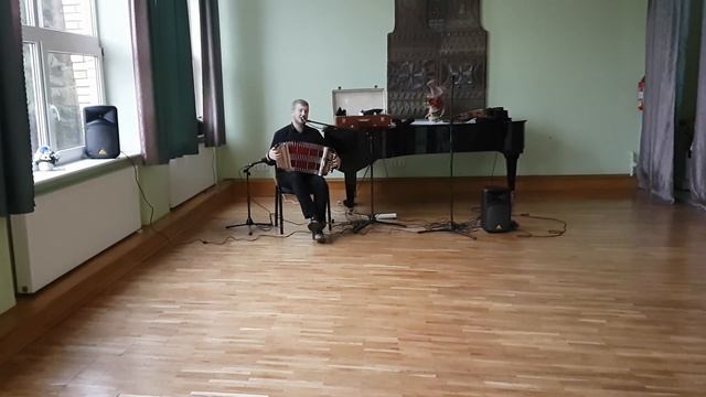 Behringer EPS500MP3 - Instrument and vocal test смотреть онлайн