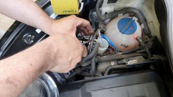 Как самому поменять Топливный Филтр Kraftstofffilter VW Тоuran