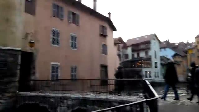 Тюрьма на острове в городке Анси смотреть онлайн