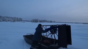 РЕШИЛИ ПРОКАТИТЬСЯ В МОРОЗ, НО РАЗОЧАРОВАЛИСЬ. СНЕГ ВООБЩЕ НЕ КАТИТ. АЭРОЛОДКА НЕ ЕДЕТ. КОМИ КРАЙ.