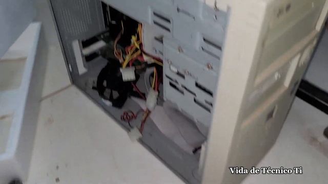 PC Atual em Gabinete Antigo Sleeper PC смотреть онлайн