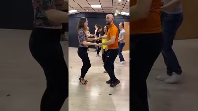 Бачата| Занятие с учениками. смотреть онлайн