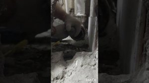 Как вытащить тройник из чугунной канализационной трубы ?