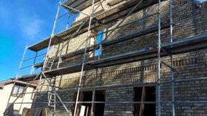 СТРОИТЕЛЬСТВО ИЖД В ПИОНЕРСКЕ . ОБЛИЦОВКА СТЕН КЕРАМИЧЕСКИМ КИРПИЧОМ. ЧАСТЬ 4.