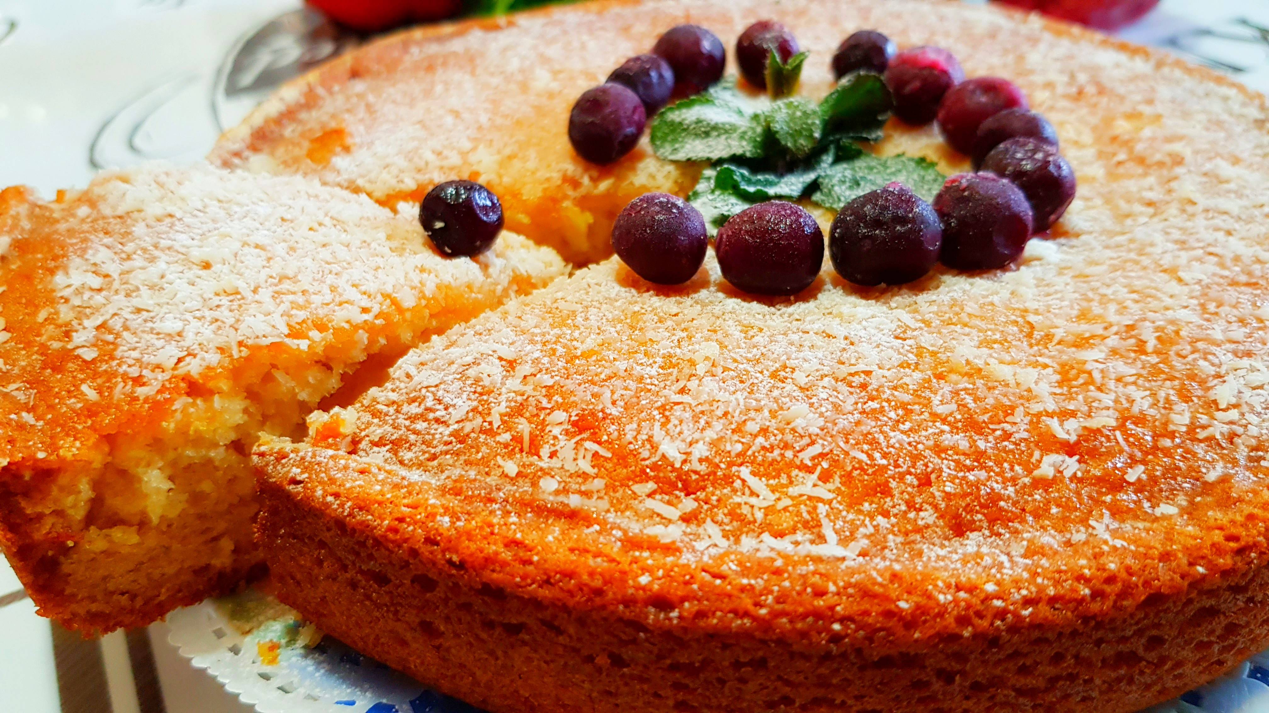 Нежнейший медовый пирог на кефире с кокосовой стружкой – вкусный, быстрый и простой рецепт смотреть онлайн