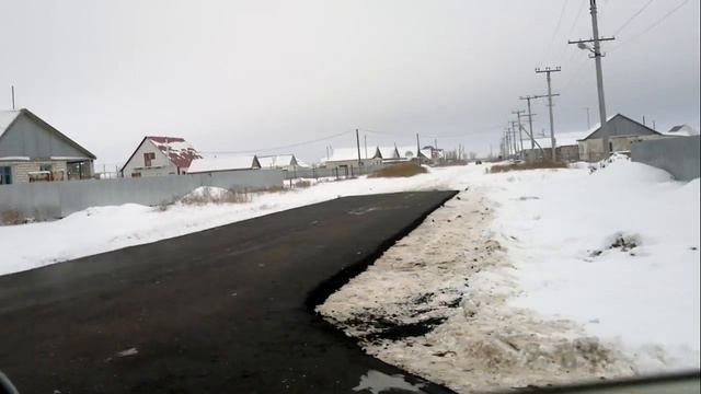 Асфальт на снег в декабре. Уральск смотреть онлайн