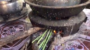 ПРИГОТОВИТЬ ЗМЕЮ, не проблема - быстро и просто. Змеиный супчик из Камбоджи.