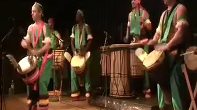 Djembe Master Bolokada Conde Djembe Drums with Les Percussions Melenke Peform at La Pena смотреть онлайн