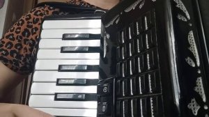 Белый танец, вальс, под аккордеон!))))