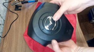 Замена эмблемы руля Mazda 3 BK.