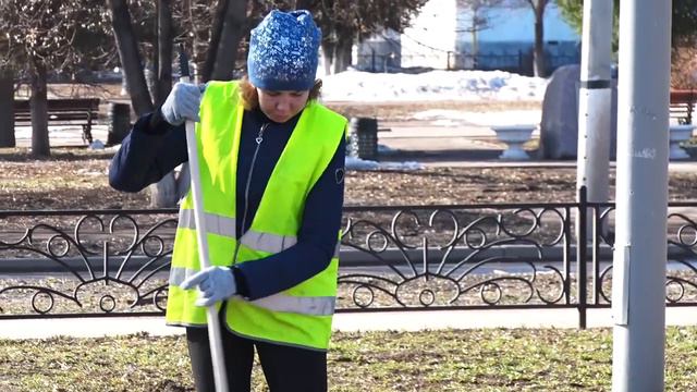 В Салавате проводятся комплексные работы по наведению порядка улиц, парков и скверов после зимы смотреть онлайн