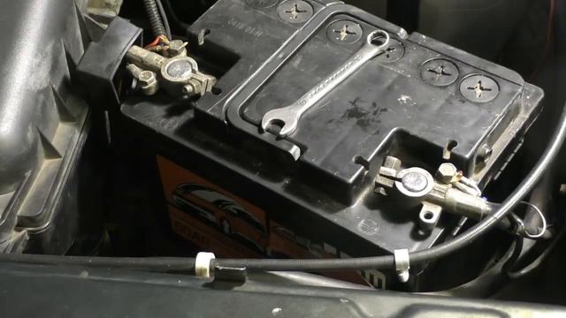 Каждый водитель должен знать как следует отключать и подключать аккумулятор без последствий. смотреть онлайн