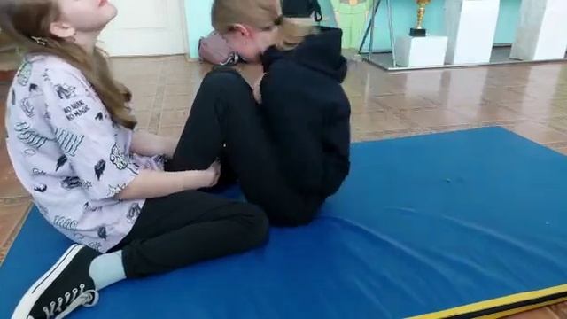 Мирошниченко Алина Поднимание туловища из положения лежа на спине смотреть онлайн