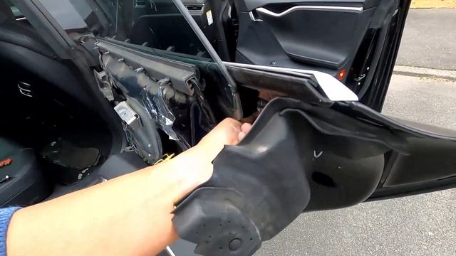Réparation poignée Model S- Door handle repair step by step смотреть онлайн