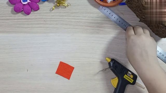 Карзинка из гафрированной бумаги.