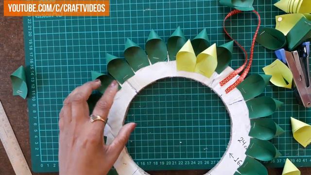 How to make Christmas wreath with paper | Paper Christmas Wreath смотреть онлайн