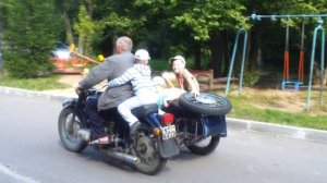 Мотоцикл Днепр с ведущей коляской