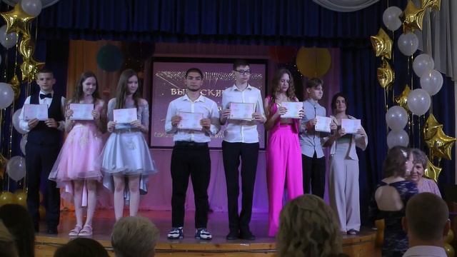 Вручение аттестатов выпускникам 9-Б класса! смотреть онлайн