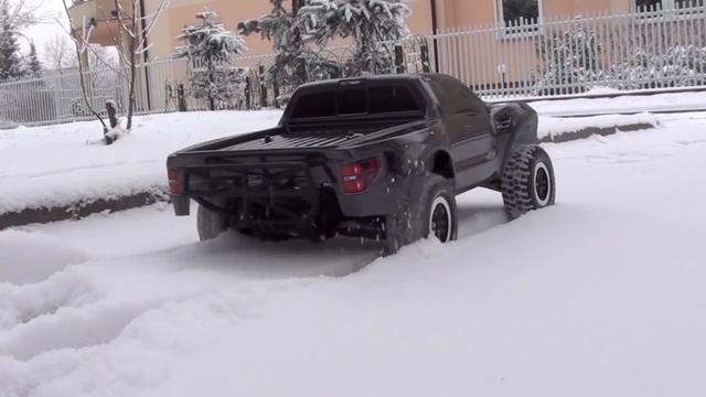 Traxxas Slash 2wd Ford Raptor snow bashing смотреть онлайн