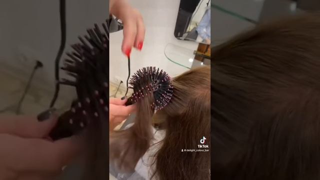Расческа для накрутки локонов самостоятельно #салонкрасотымосква #салонкрасотыкутузовский #кудри смотреть онлайн