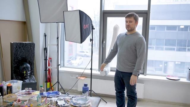 В мастерской стрит-арт художника Константина Zmogk смотреть онлайн