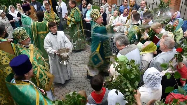 Богослужение в Свято-Троицком соборе Всеволожска в день Пятидесятницы. смотреть онлайн
