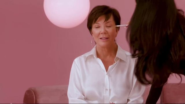 КАЙЛИ ДЖЕННЕР ГЛЭМ БАР С КРИС ДЖЕННЕР / KYLIE'S GLAM BAR: KRIS JENNER смотреть онлайн