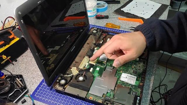 Limpieza de mantenimiento Toshiba a300, Toshiba a300 maintenance cleaning смотреть онлайн